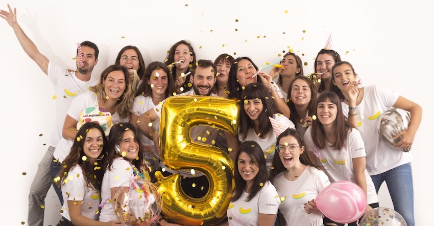 Equipo de Platanomelón celebrando el aniversario número 5 de la tienda online de juguetes eróticos